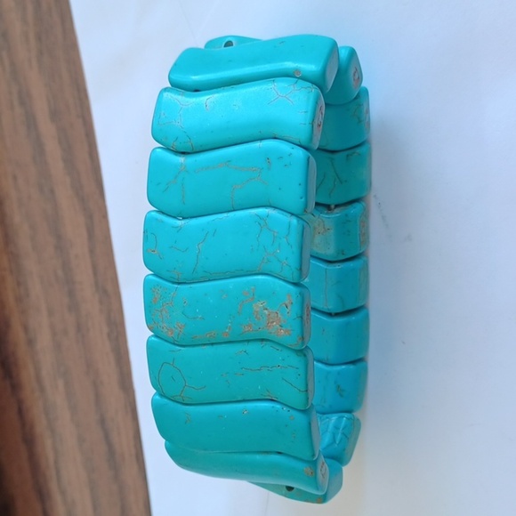 Western Faux Turquoise Stone Stretch Bracelet - Picture 1 of 3